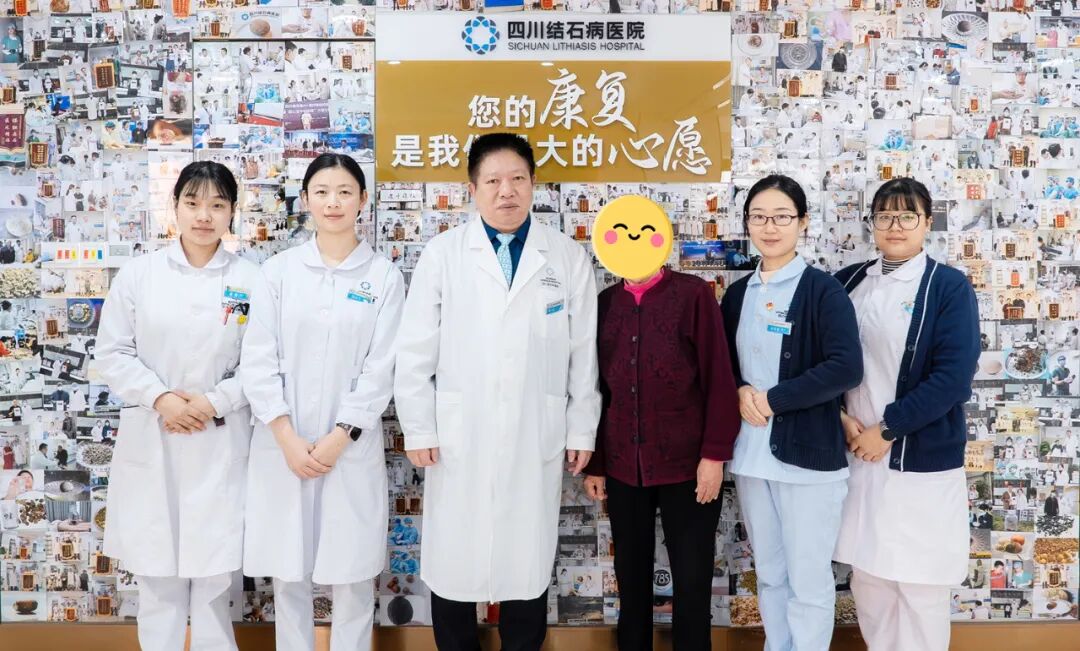 八旬奶奶“除石”记:当右肾铸型结石遇上医者仁心【四川结石病医院】(图1) 八旬奶奶“除石”记:当右肾铸型结石遇上医者仁心【四川结石病医院】(图1)