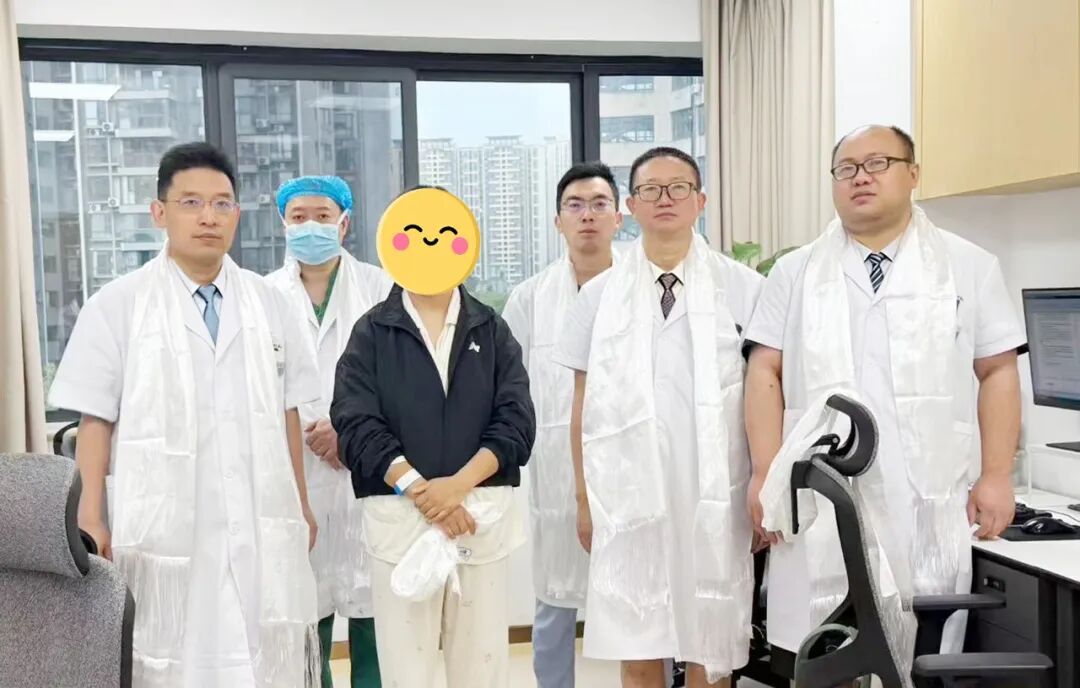 西藏到成都:她送上哈达背后的“无管”秘密【四川结石病医院】(图1) 西藏到成都:她送上哈达背后的“无管”秘密【四川结石病医院】(图1)